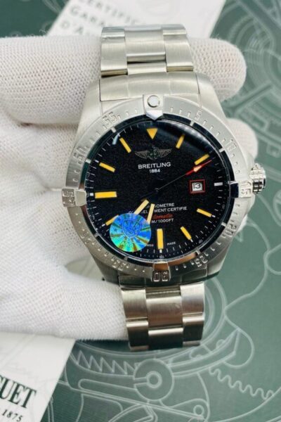 Часы Breitling AVENGER