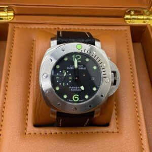 Часы Panerai Luminor Submersible