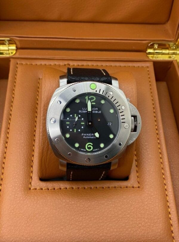 Часы Panerai Luminor Submersible