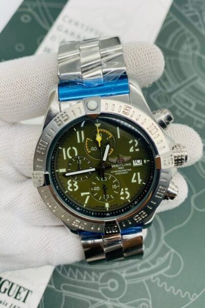 Часы Breitling AVENGER