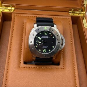 Часы Panerai Luminor Submersible