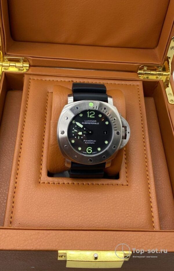 Часы Panerai Luminor Submersible