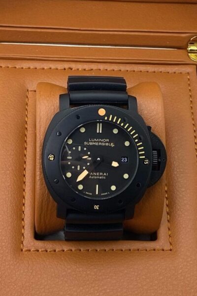 Часы Panerai Luminor Submersible
