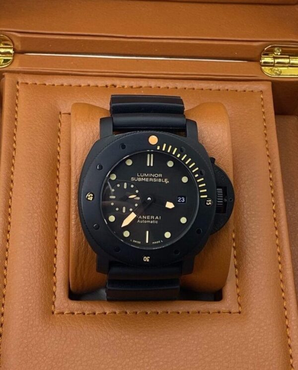 Часы Panerai Luminor Submersible