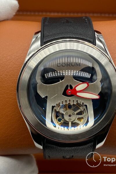 часы CORUM SCULL