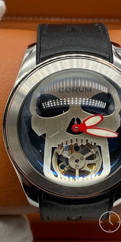 часы CORUM SCULL