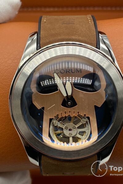 часы CORUM SCULL