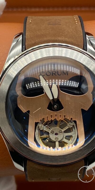 часы CORUM SCULL
