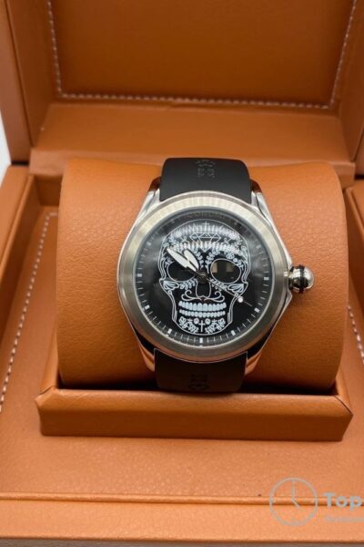 Часы CORUM