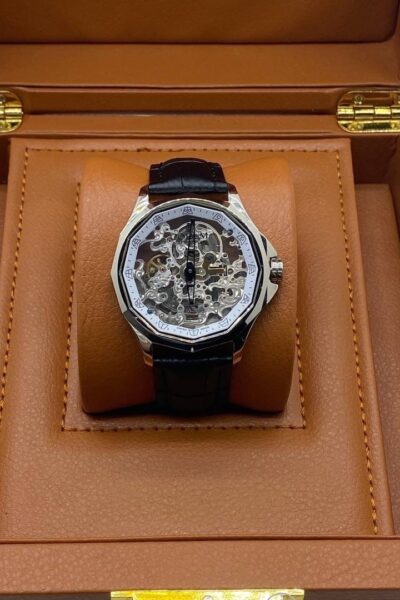 Часы CORUM