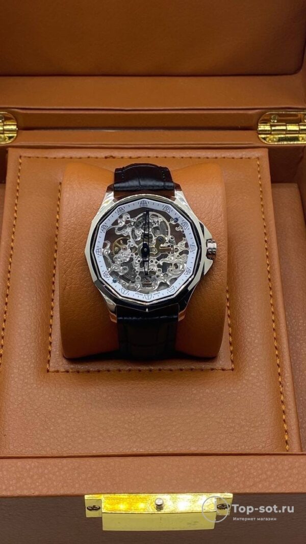 Часы CORUM