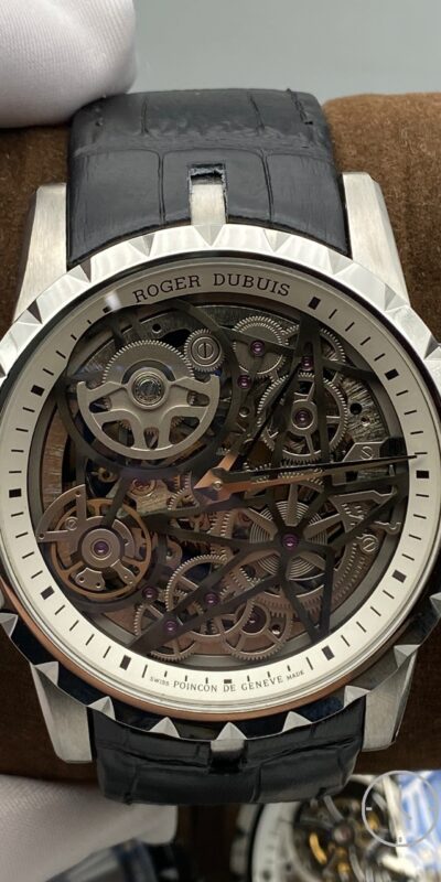 часы Roger Dubuis